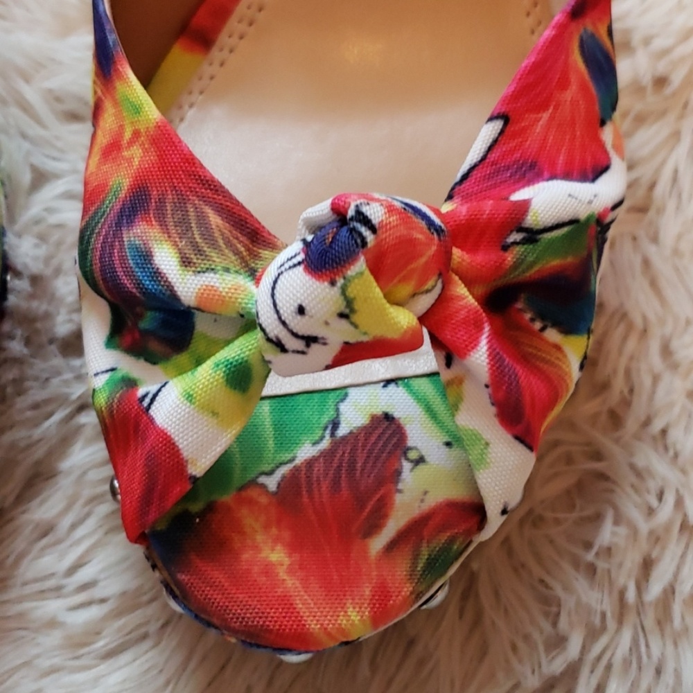 NWT Gianni Bini | Floral Platform Heels - Picture 2 of 6